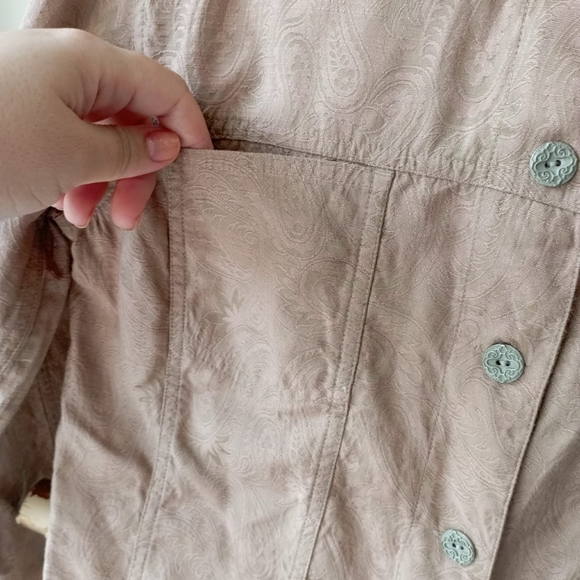 ♥️ Paisley Light Pink and Tan Jacket - Picture 6 of 16